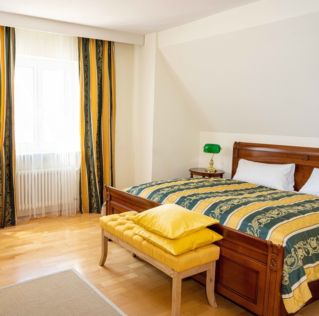 Helles Market View Deluxe Zimmer mit Blick ins Zentrum von Laupheim